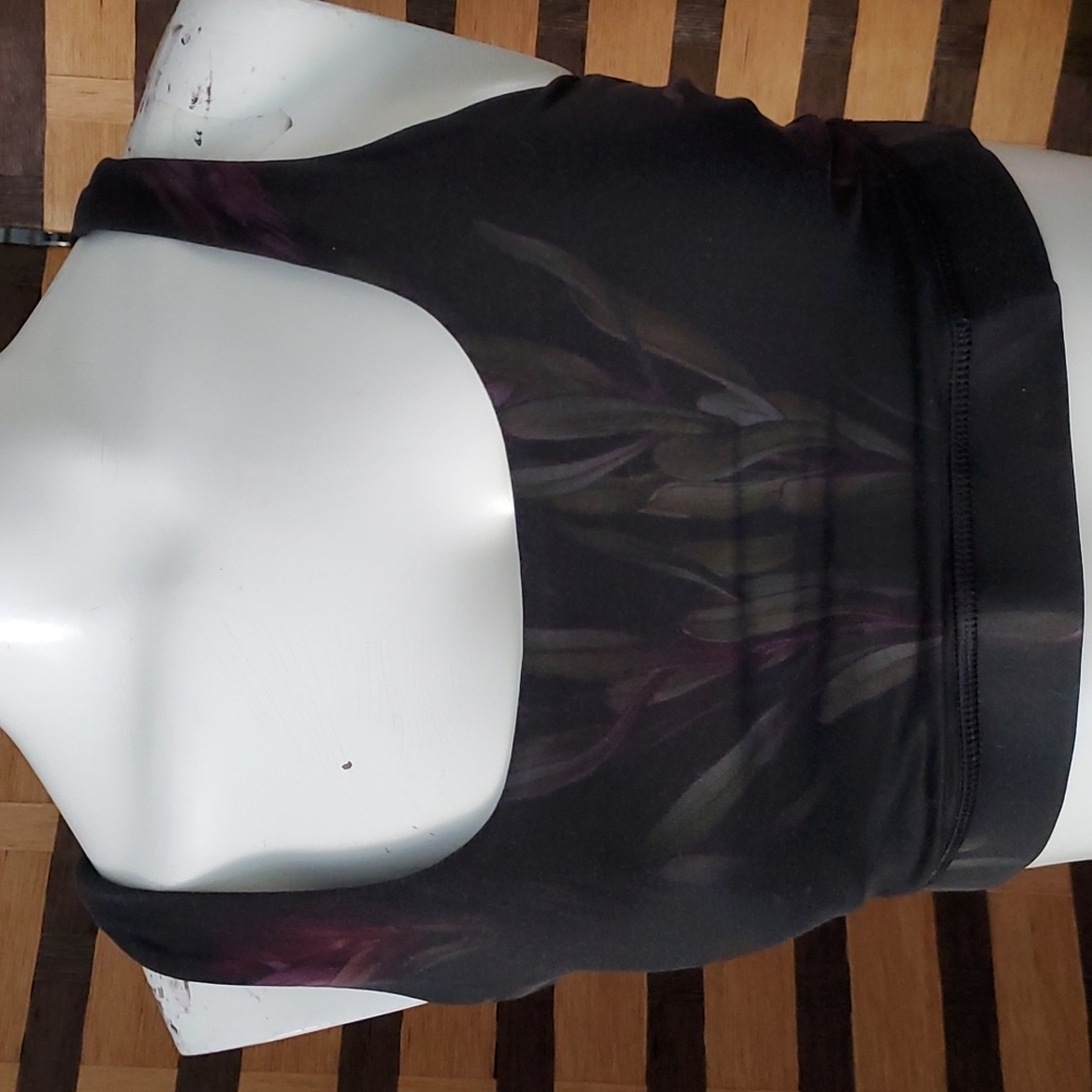 Lululemon sports bra w/removeable cups